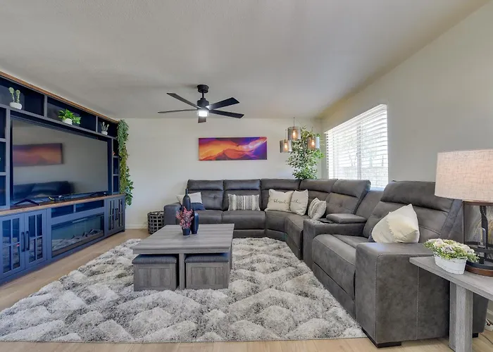 Pool, Hot Tub, Outdoor Kitchen, Near I10 Holiday home Tucson