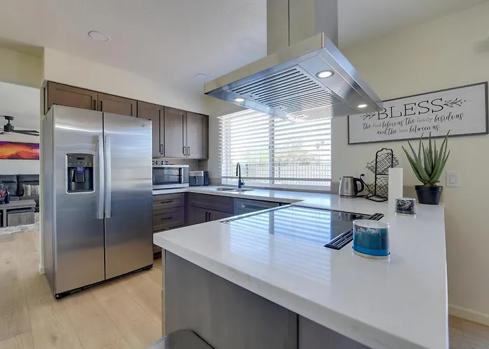 Pool, Hot Tub, Outdoor Kitchen, Near I10 Tucson