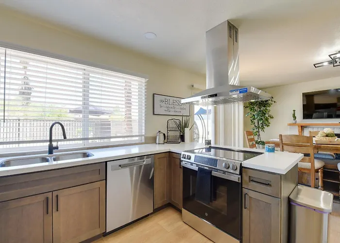 Pool, Hot Tub, Outdoor Kitchen, Near I10 * Tucson