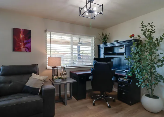 Pool, Hot Tub, Outdoor Kitchen, Near I10 Holiday home