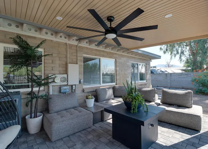Pool, Hot Tub, Outdoor Kitchen, Near I10 Holiday home *