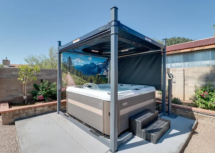 Pool, Hot Tub, Outdoor Kitchen, Near I10 *